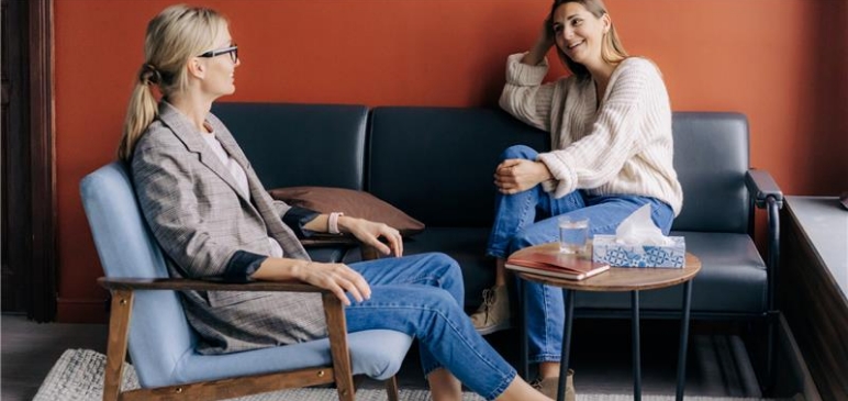 Two woman talking to eachother in a office setting